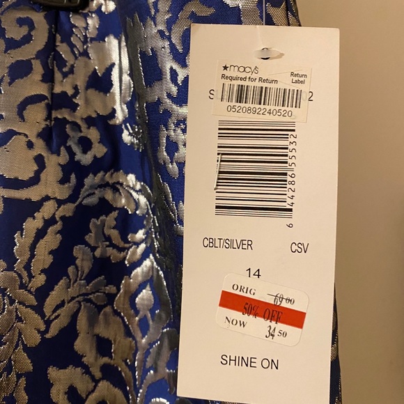 Skirt and shirt - Picture 4 of 5